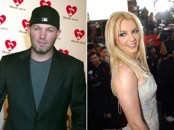 
	
	Giữa Britney và Limp Bizkit - thủ lĩnh của nhóm Fred Durst - cũng có một mối quan hệ tình cảm khá kín tiếng. Tuy nhiên, cô lại không lên tiếng thừa nhận chuyện này.